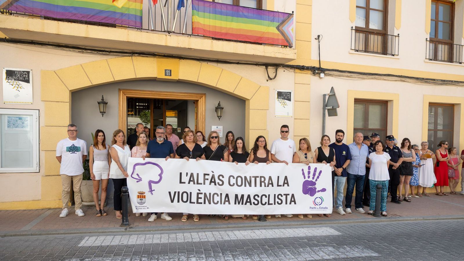 Minut de silenci a l'Alfàs del Pi