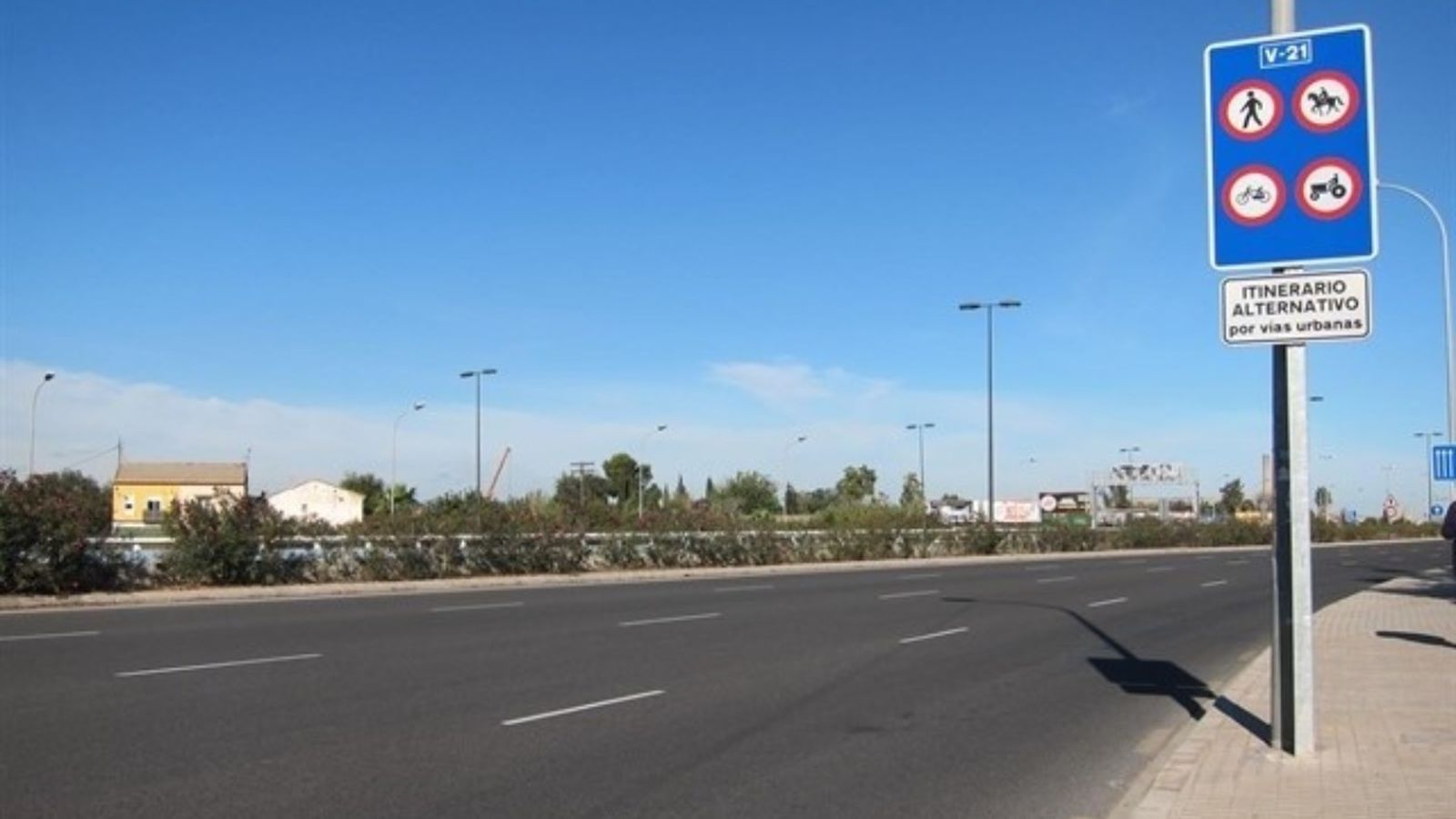 El Ministeri de Foment, amb la nova administració socialista, no renuncia a l'ampliació de la V-21