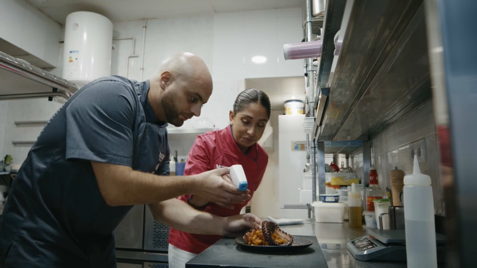 Jorge Fijo, cap de cuina de Mitxula, i Valentina Ponce, excunyada.