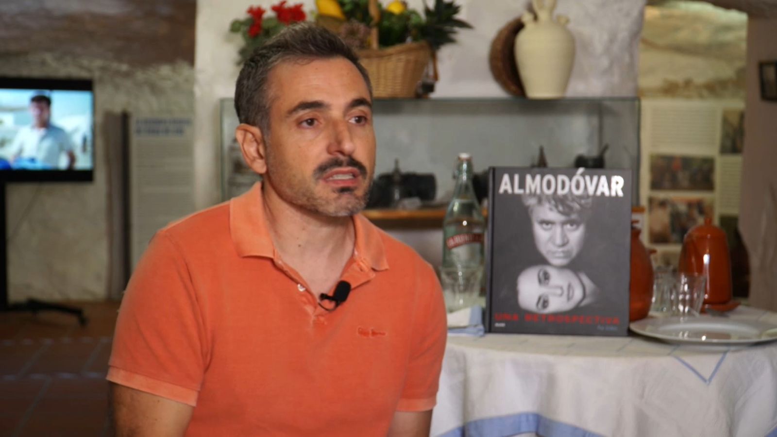 'Almodóvar, una restrospecitva' és el nou llibre de  Pau Gómez
