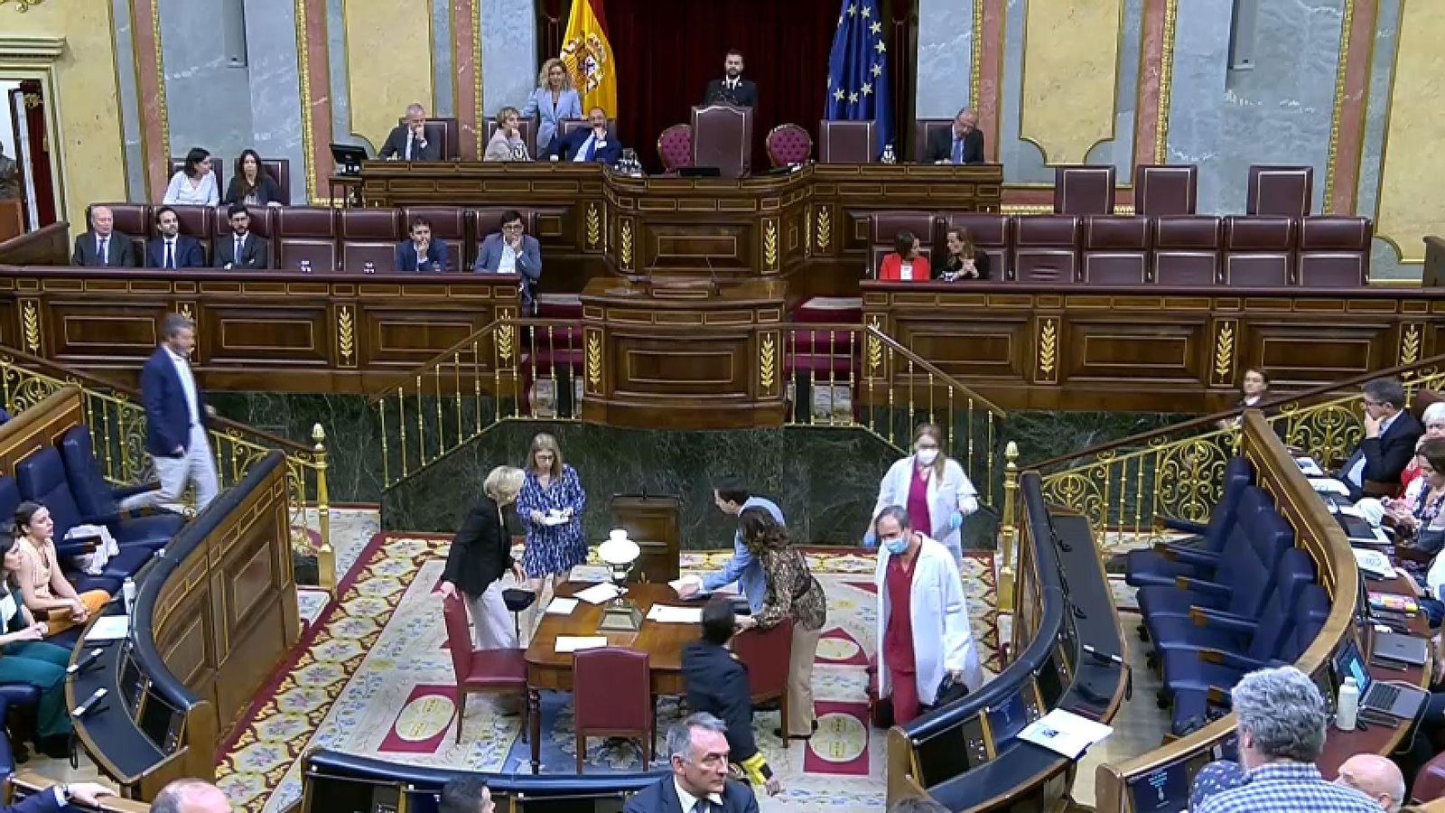 Moment en què el personal sanitari ha entrat en l'hemicicle del Congrés
