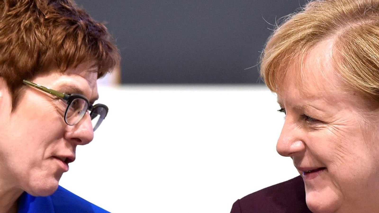 Annegret Kramp-Karrenbauer i Angela Merkel, en una imatge d'arxiu