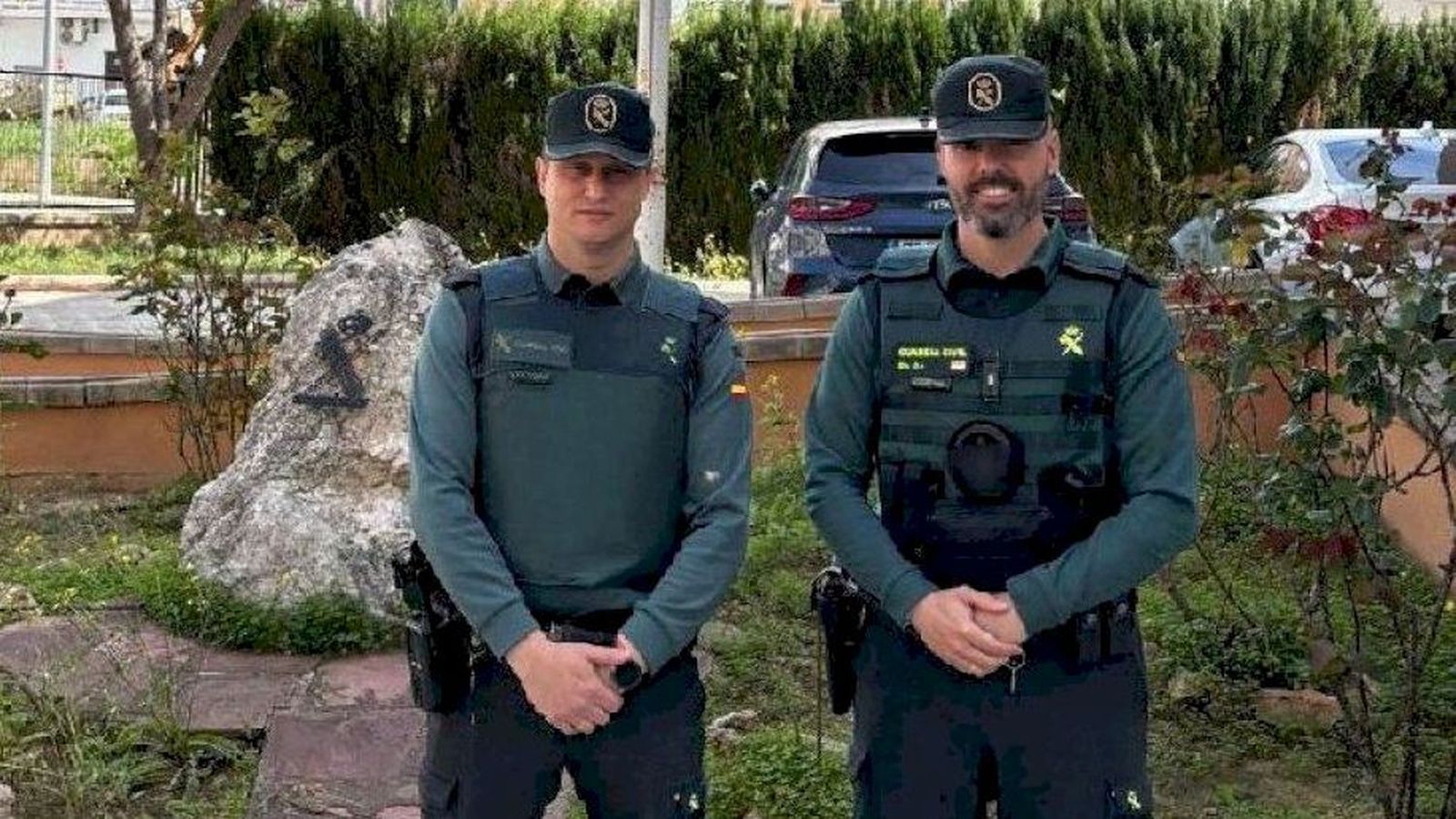 Els dos agents que han salvat la vida al bebé amb la seua actuació