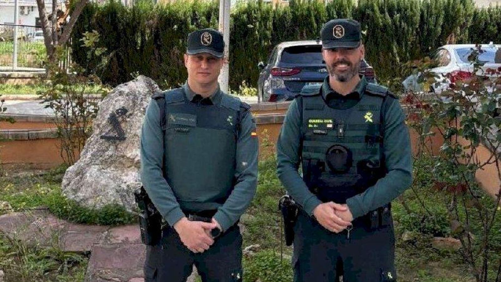 Els dos agents que han salvat la vida al xiquet de bolquers amb la seua actuació Els dos agents que han salvat la vida al bebé amb la seua actuació