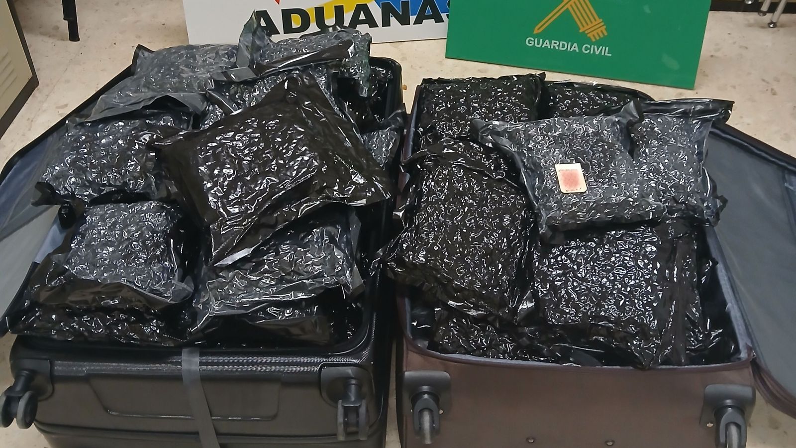 Paquets amb droga que intentaven introduir els detinguts en Espanya