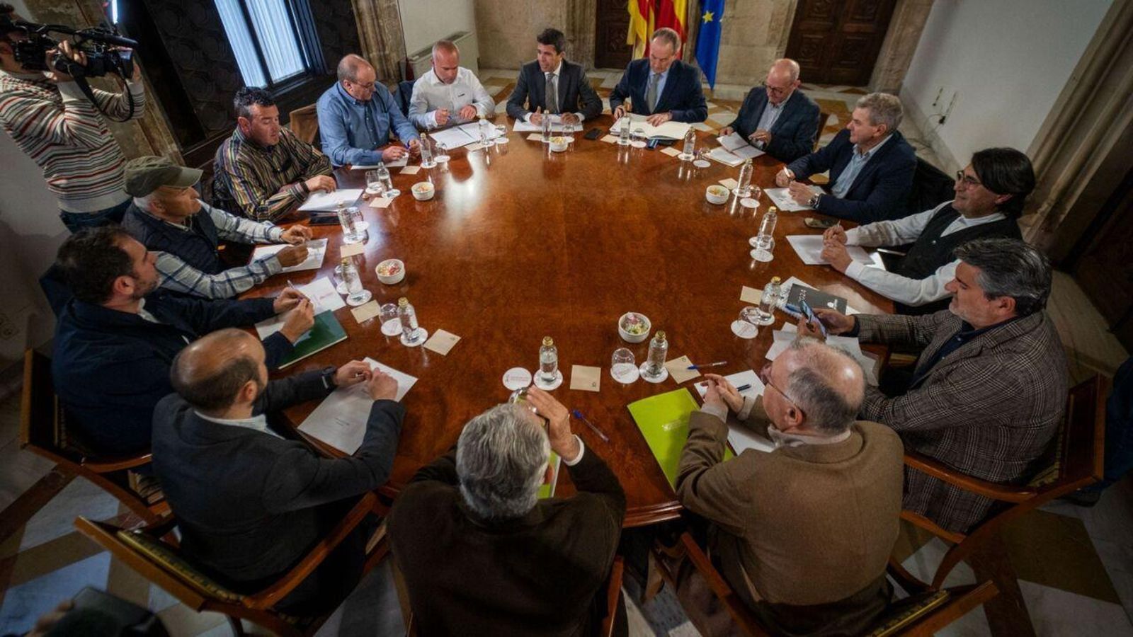 El president de la Generalitat amb els representants de les principals organitzacions agràries integrades en el Fòrum Agrari