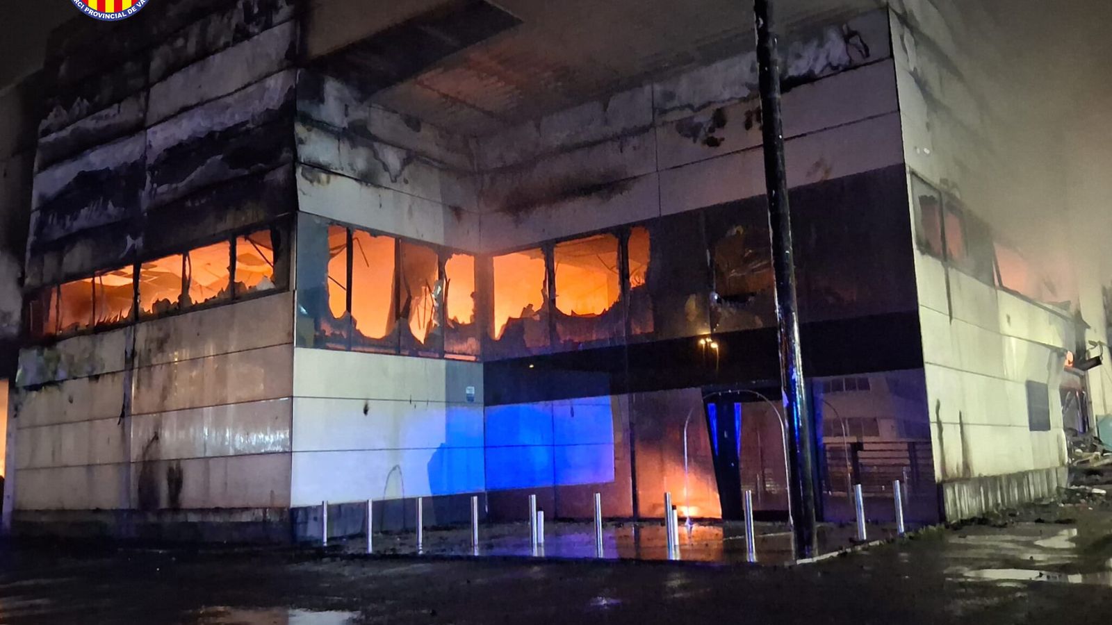 Una imatge de la nau incendiada