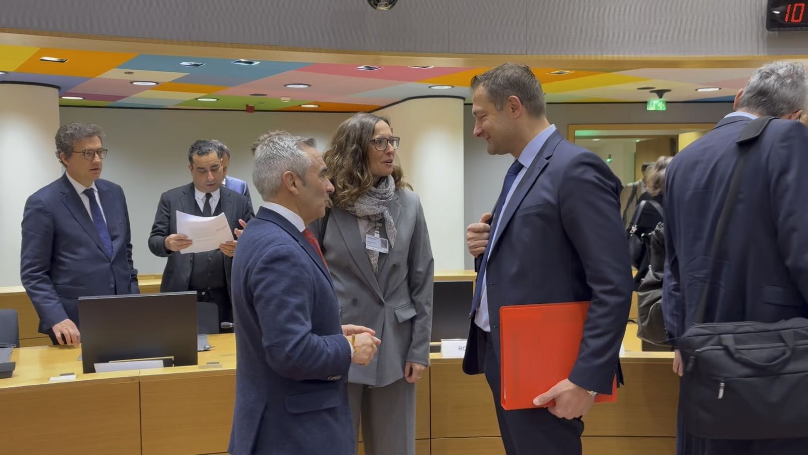 El conseller d'Agricultura, Aigua, Ramaderia i Pesca Miguel Barrachina, en la reunió a Brussel.les