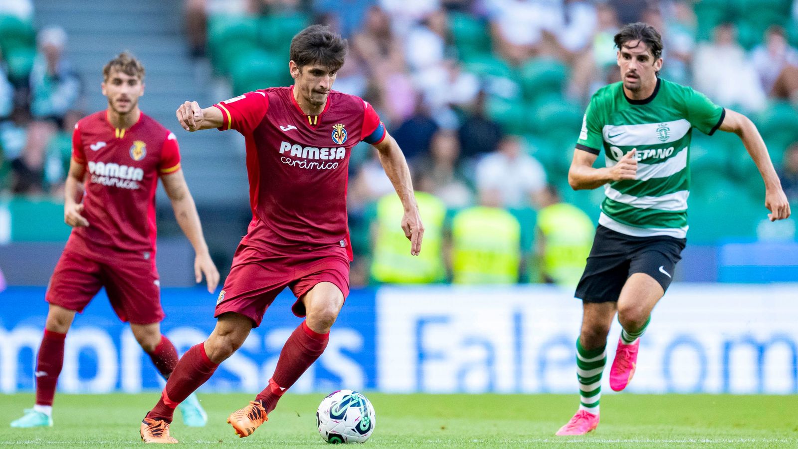 Gerard Moreno en una acció del partit