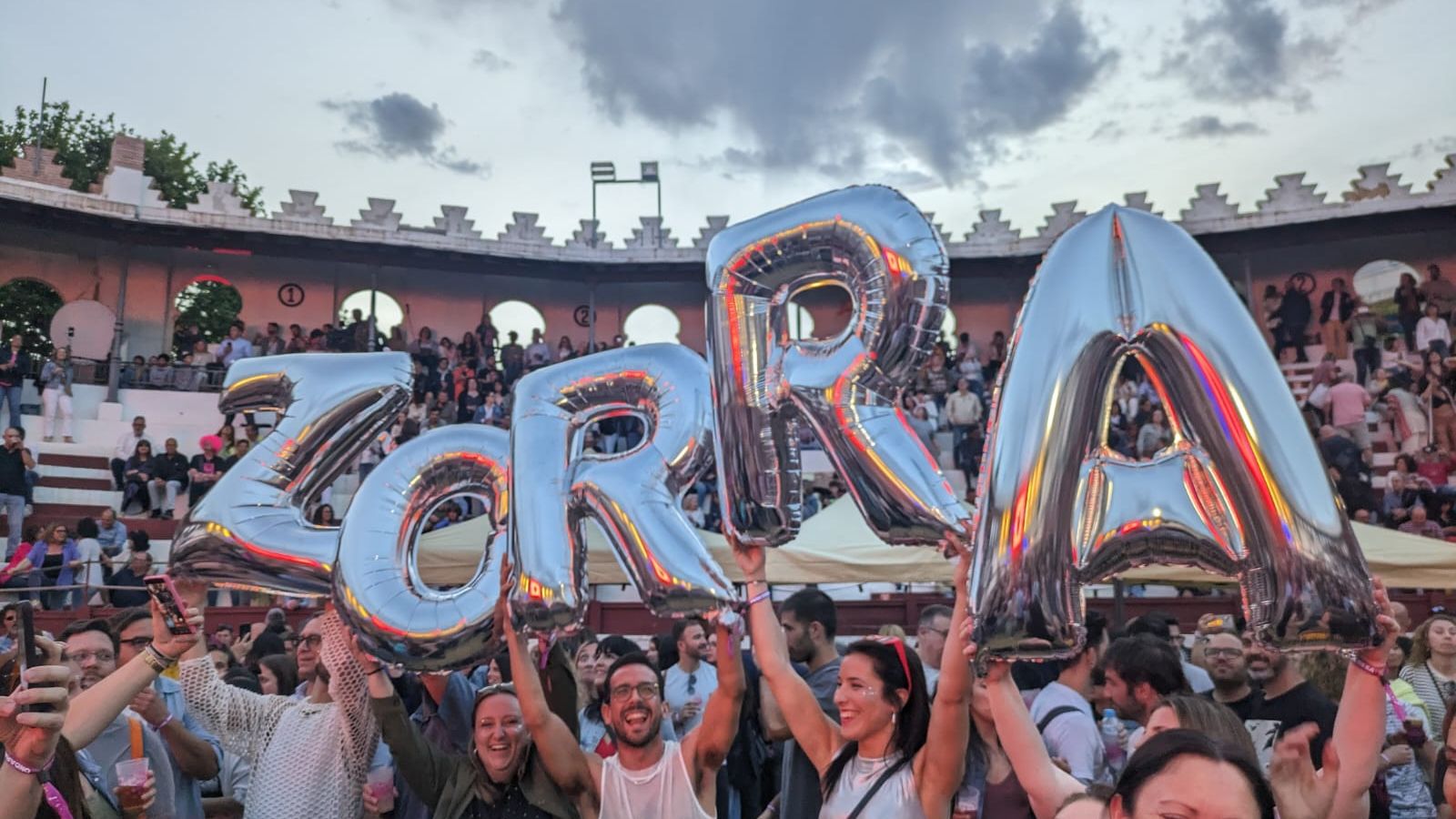 El poble d'Ondara s'uneix per a donar suport a Nebulossa en una gran festa
