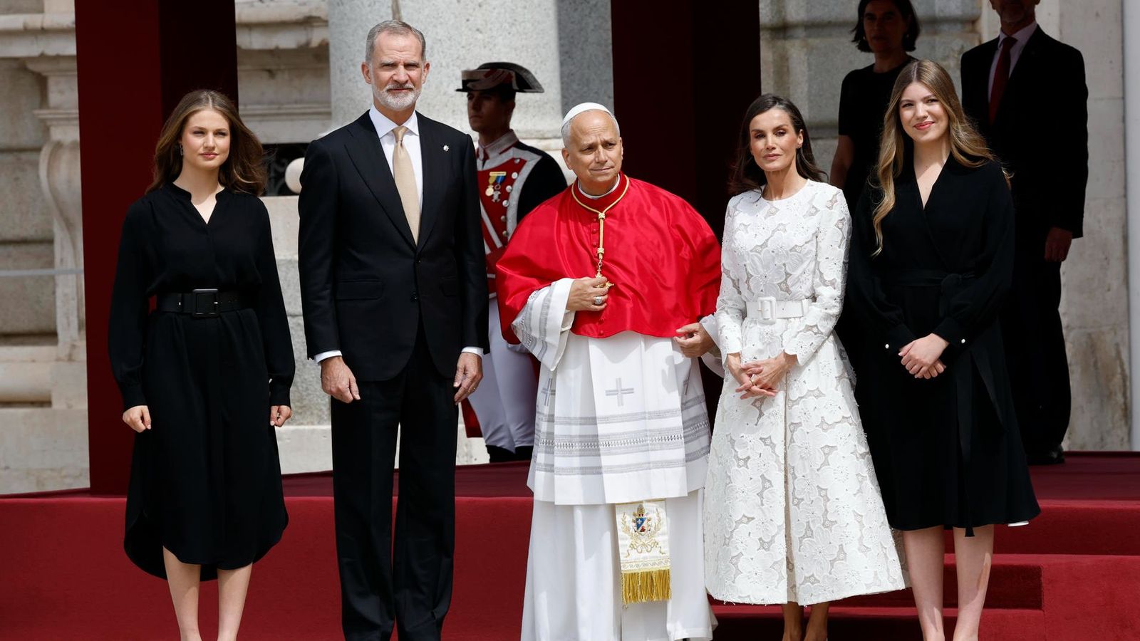 El papa amb la familia reial