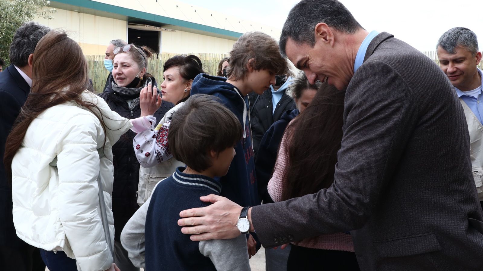 Pedro Sánchez amb famílies ucraïneses el centre d'acollida de la Ciutat de la Llum