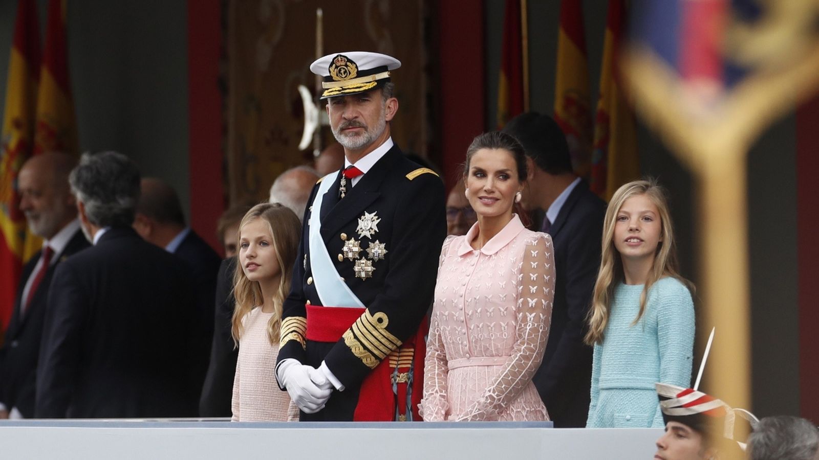 Els reis Felip VI i Letícia presideixen la desfilada militar