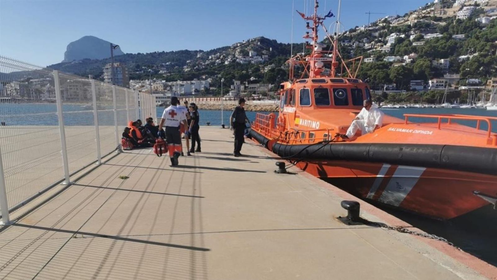 Intercepten una pastera amb huit migrants a Torrevella