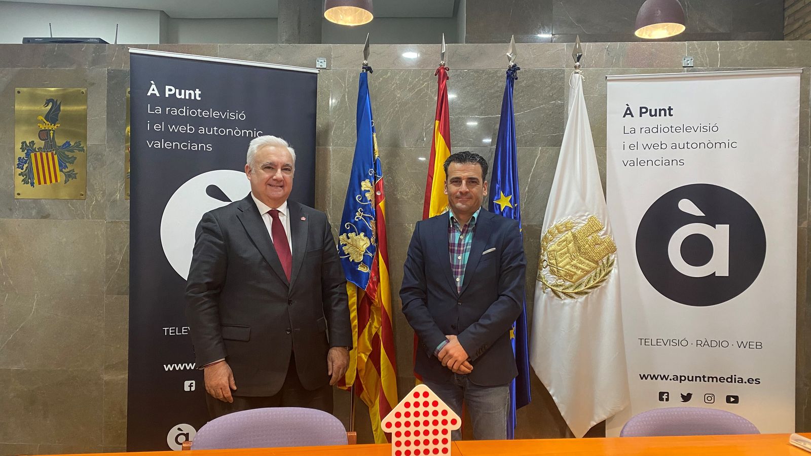 Sebastián Cucala, president del Consell General de Col·legis d'Administradors de Finques de la Comunitat Valenciana, i Alfred Costa, director general d'À Punt