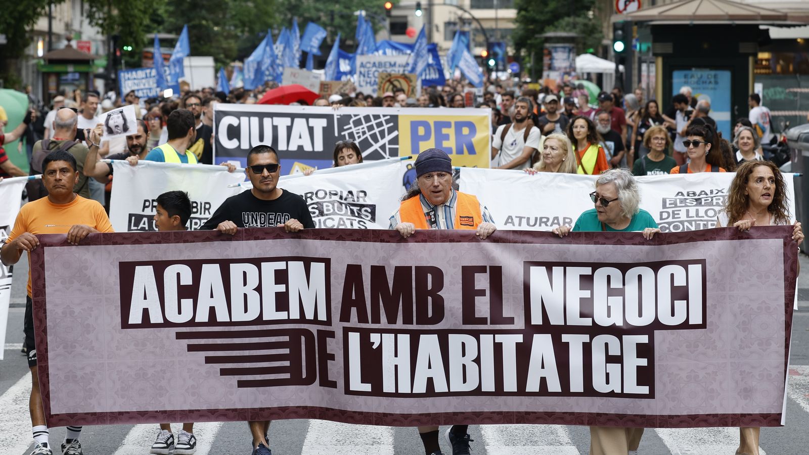 Capçalera de la manifestació per l'habitatge a València