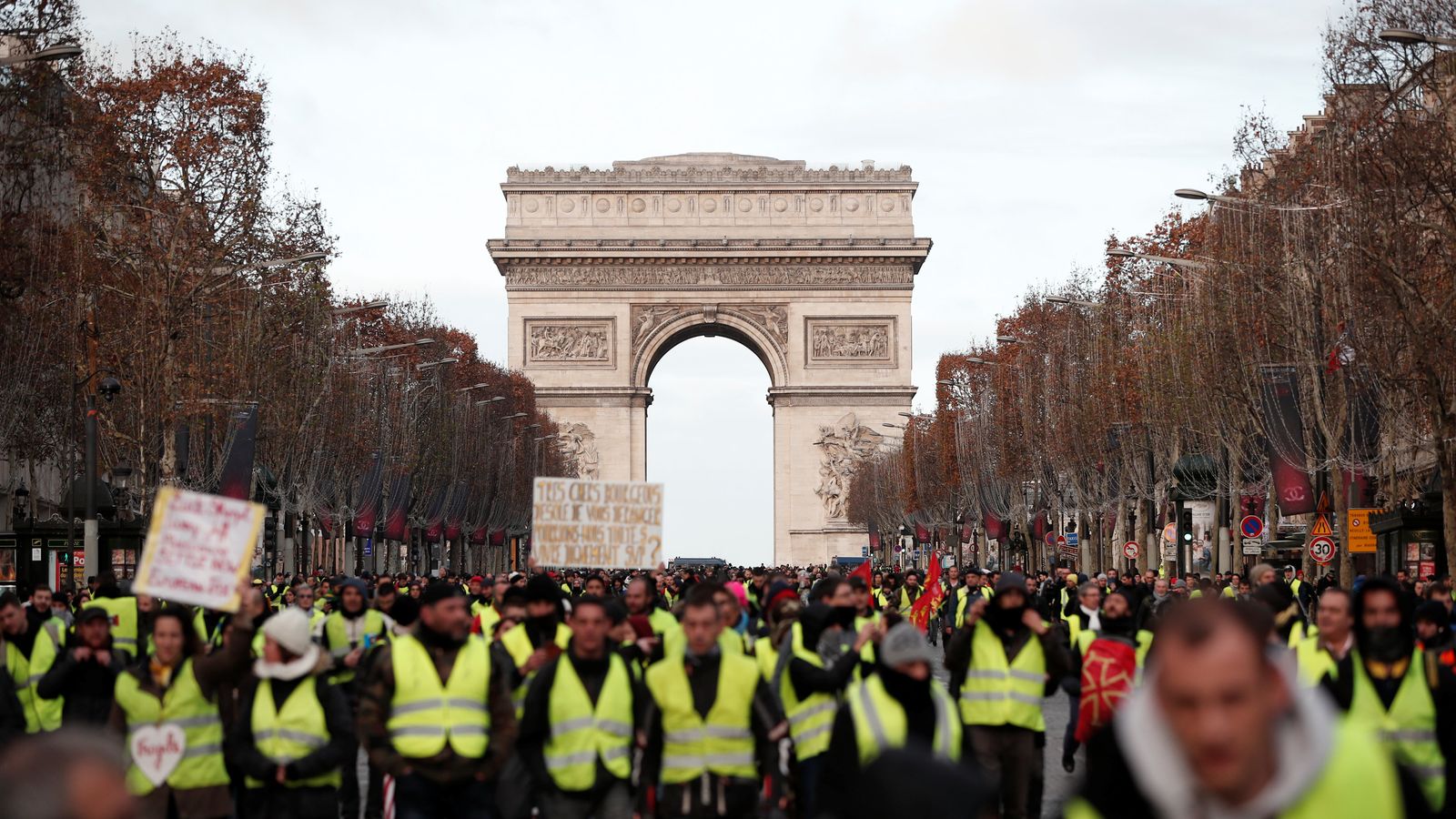 París blindat davant de l'amenaça dels Jupetins Grocs