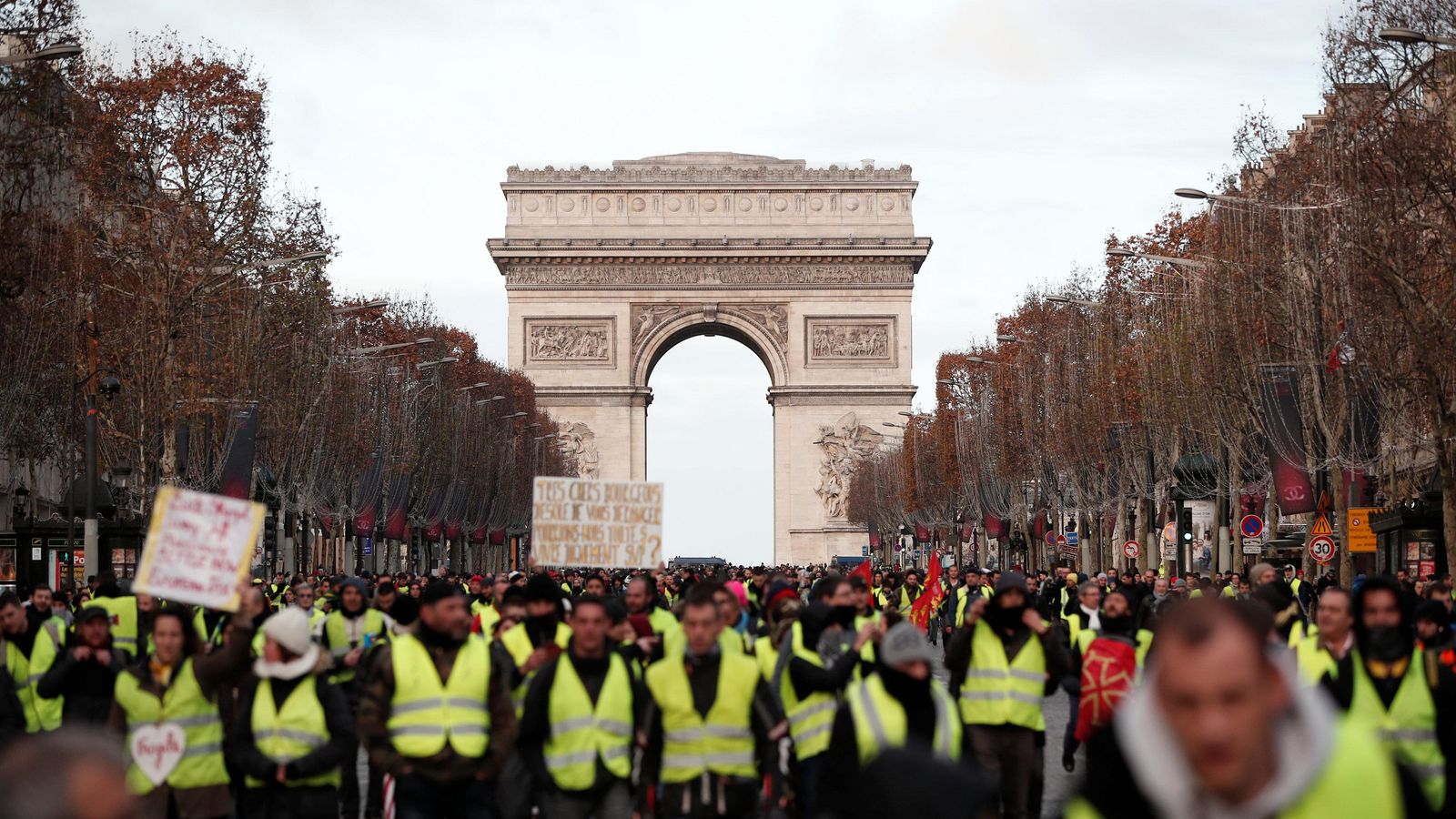 París blindat davant de l'amenaça dels Jupetins Grocs París blindat davant de l'amenaça dels Jupetins Grocs