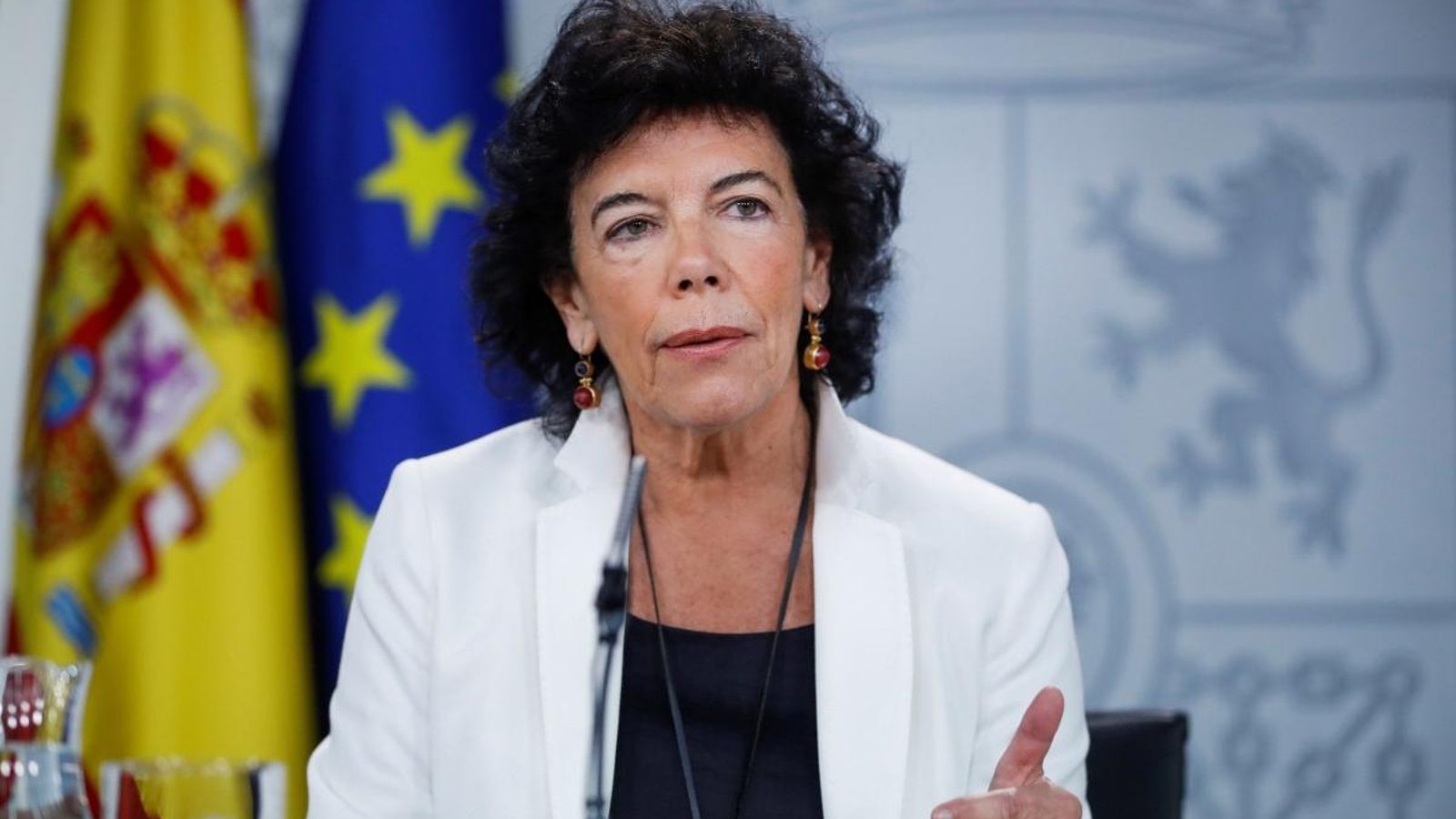 La portaveu de l'executiu, Isabel Celaá, durant la roda de premsa posterior al Consell de Ministres