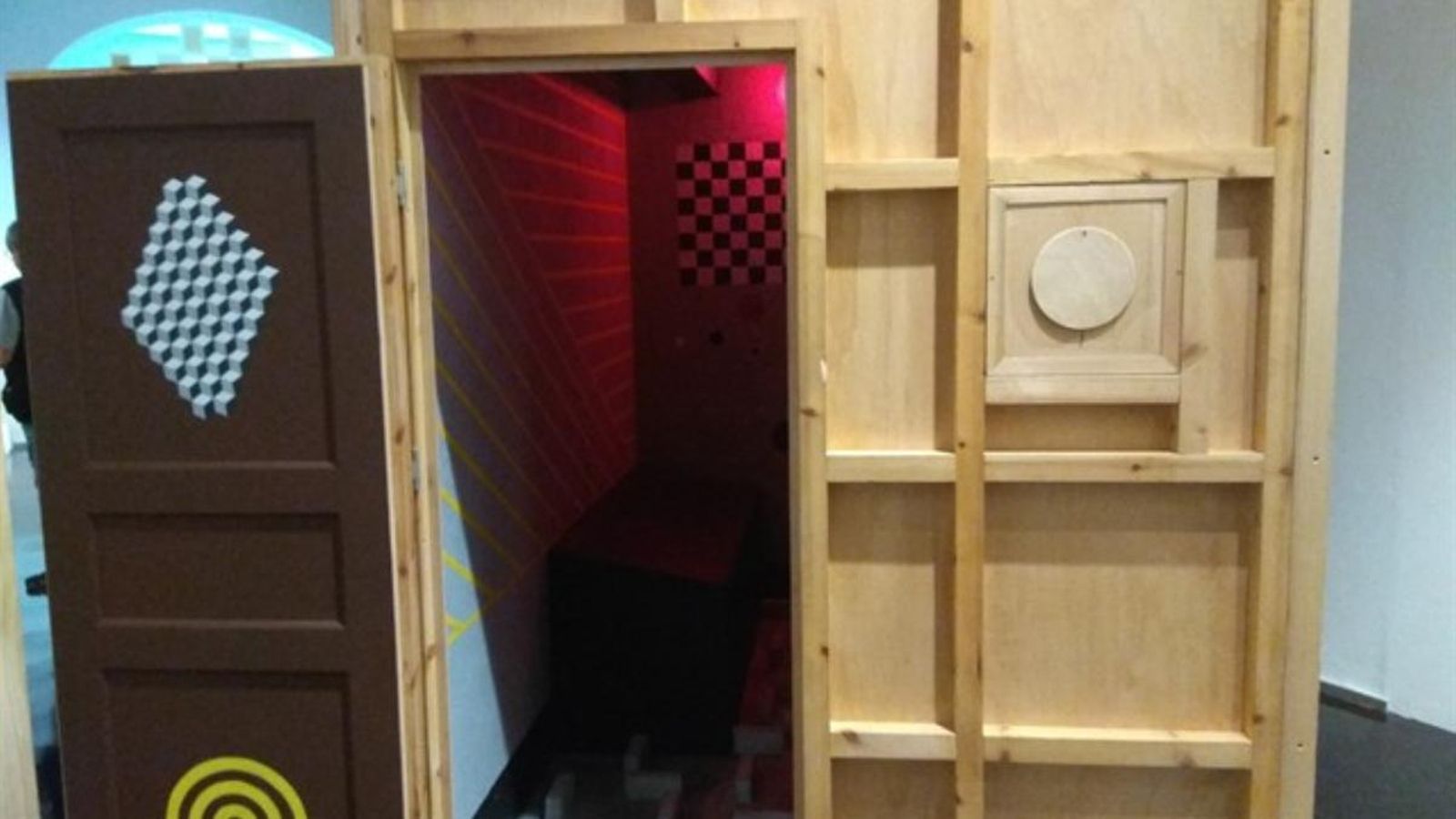Exposa el projecte de Pedro G. Romero sobre les txeques psicotècniques de Barcelona i València