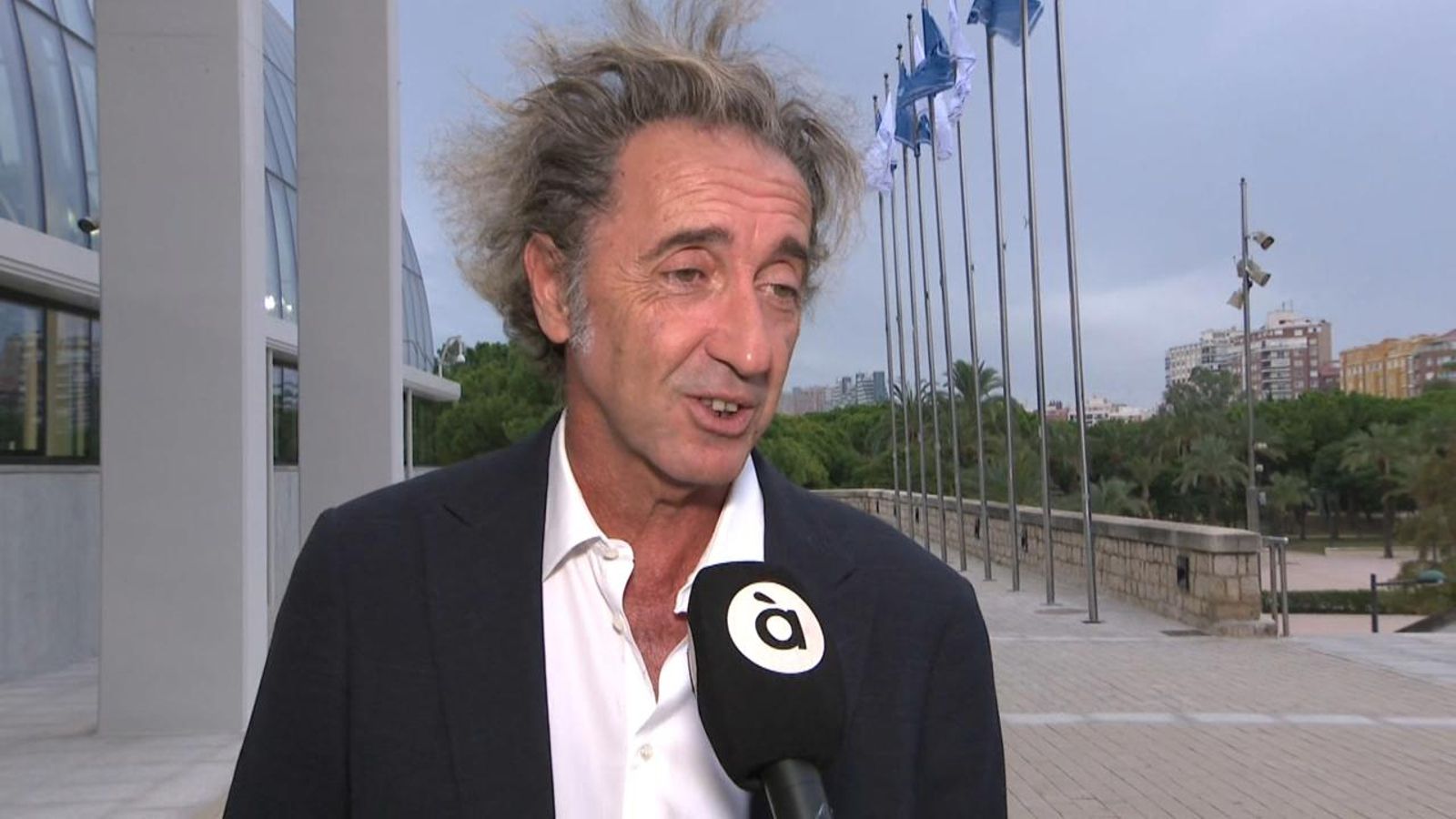 Paolo Sorrentino parla als micròfons d''À Punt Notícies'