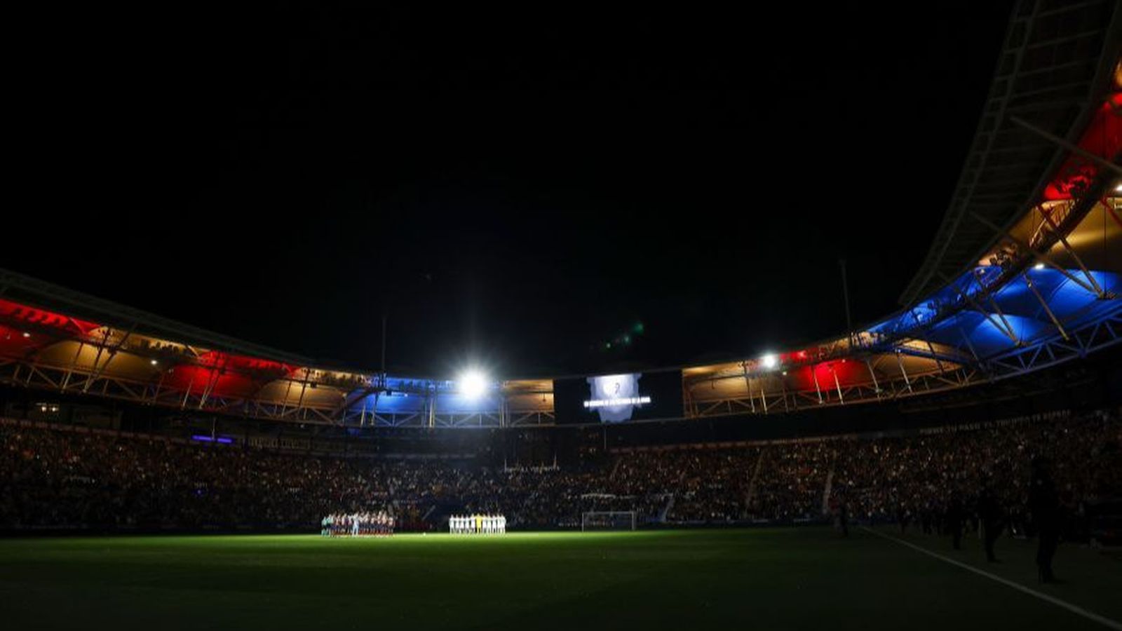 Minut de silencia al Ciutat de València
