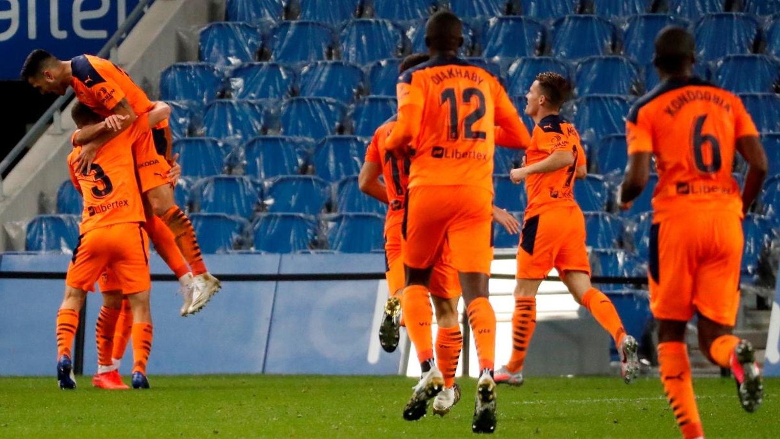 Un Betis amb dubtes testa la continuïtat del València