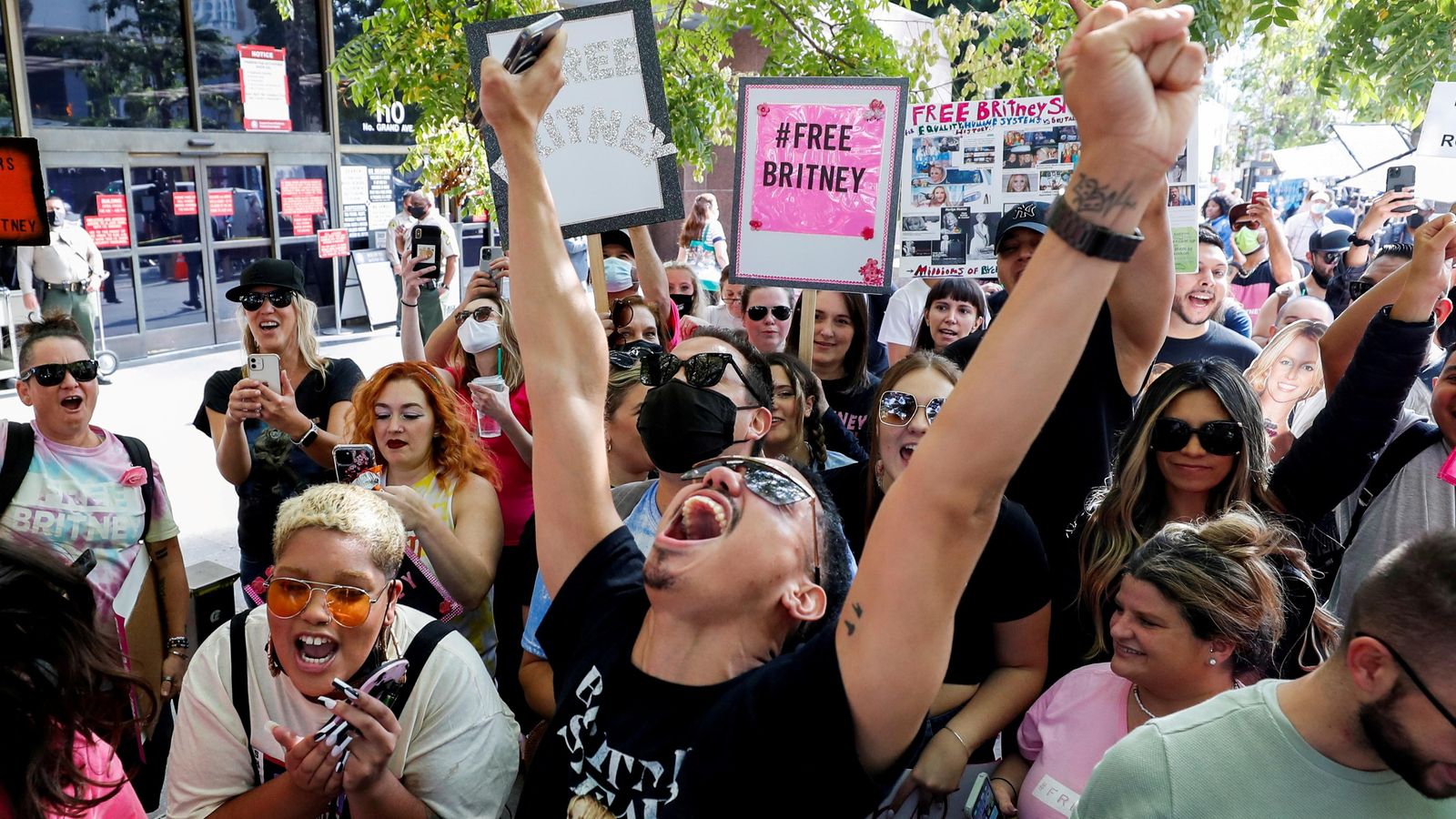 Els fans de la cantant celebren la decisió del Tribunal Superior de Los Angeles Els fans de la cantant celebren la decisió de la Cort Superior de Los Angeles