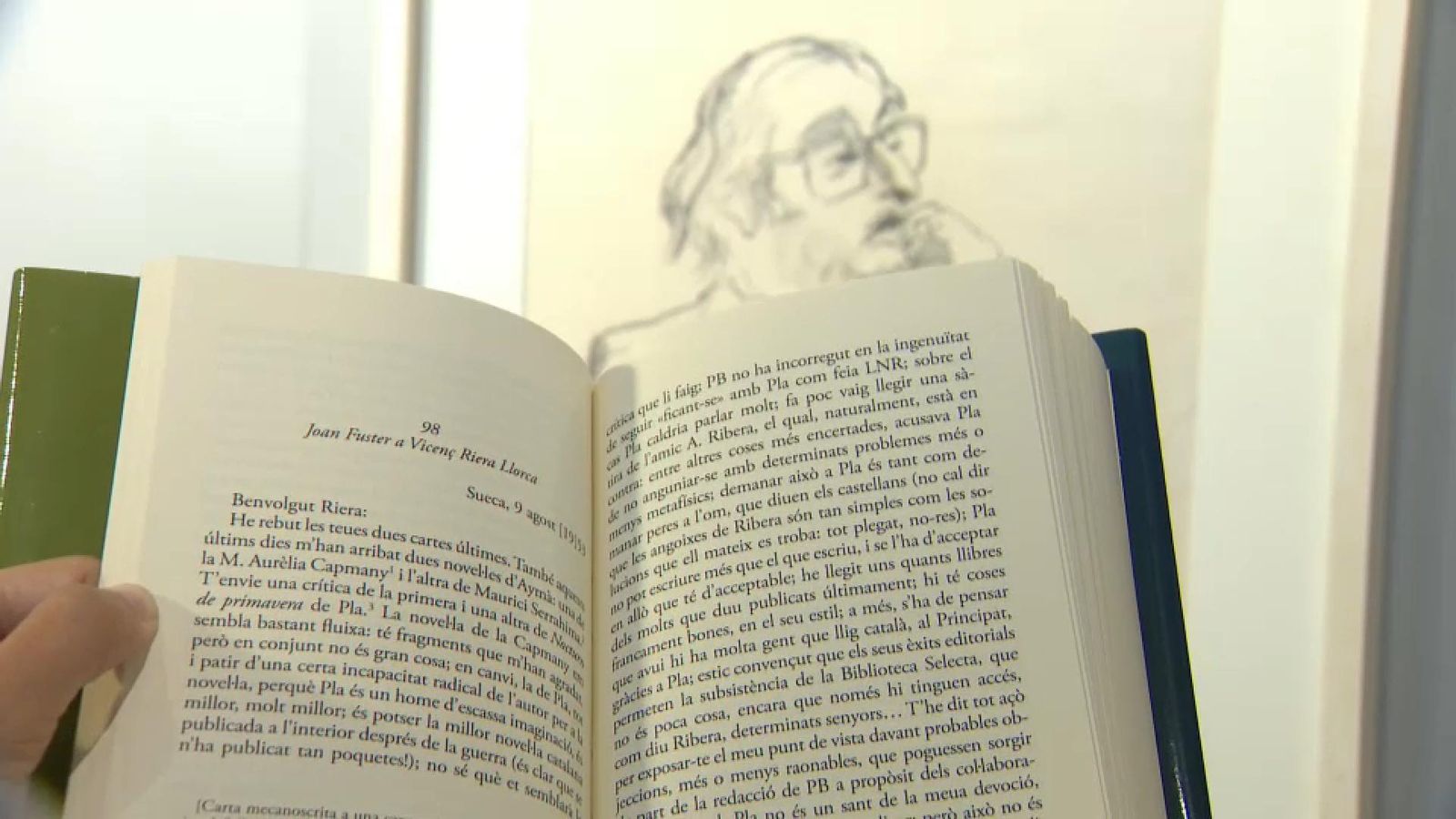 Pàgines del llibre que recull les cartes de Fuster