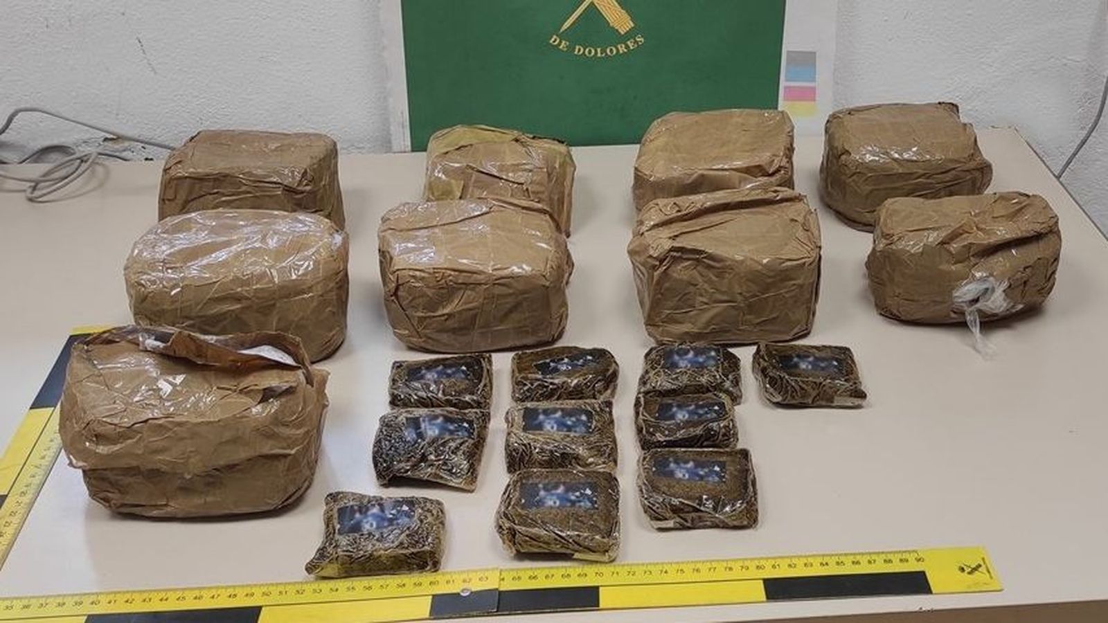 Paquets de droga incautats al detingut a Albatera