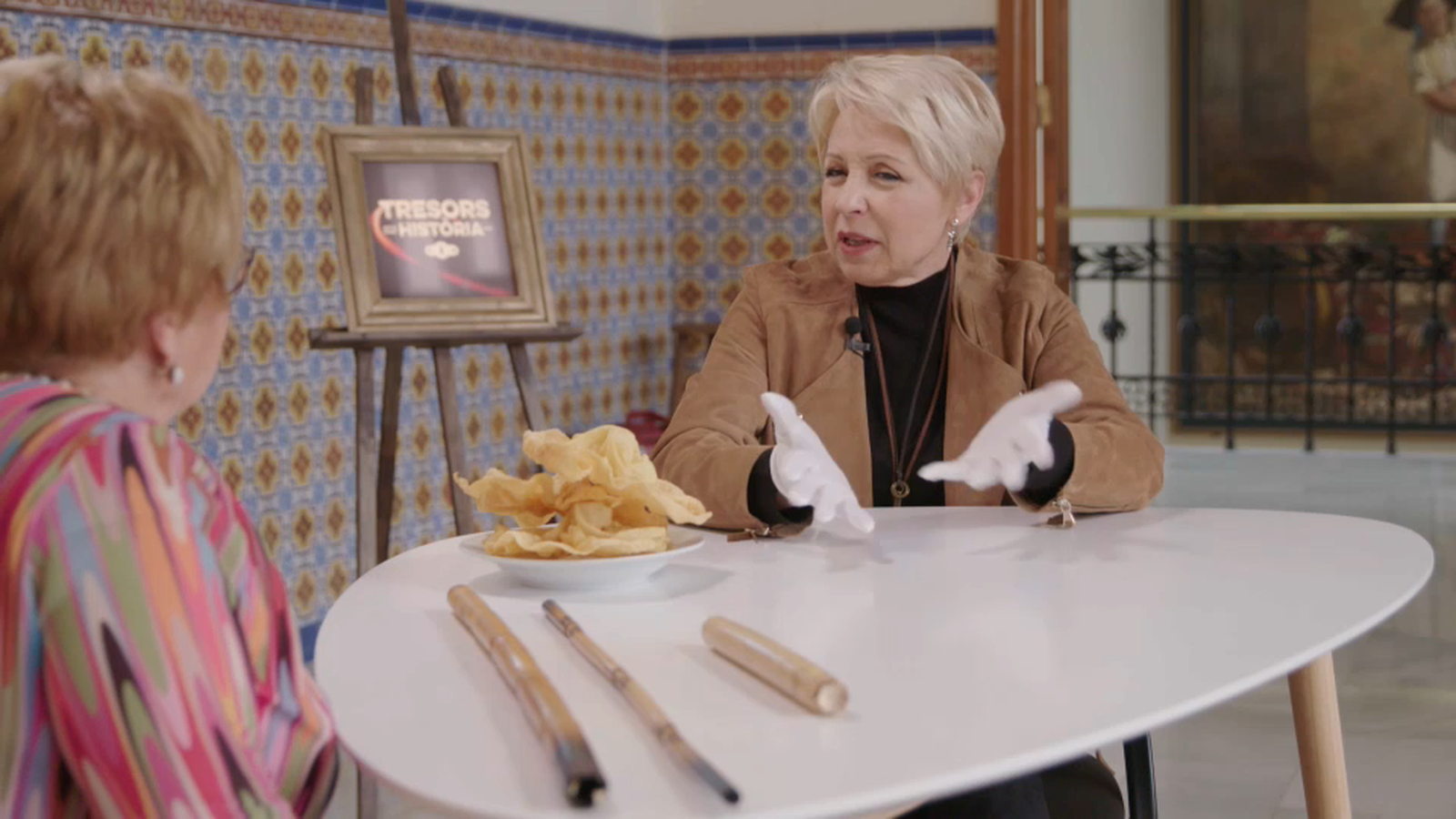 Susi pregunta molt intrigada com es pot fer un dolç amb tres canyes.