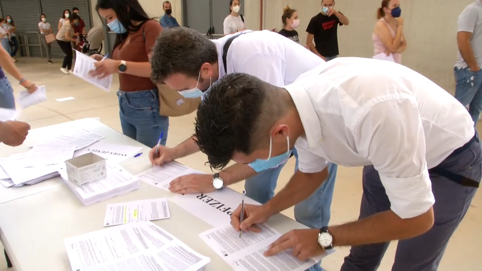 Persones vcunades amb astrazeneca en Les notícies de la nit