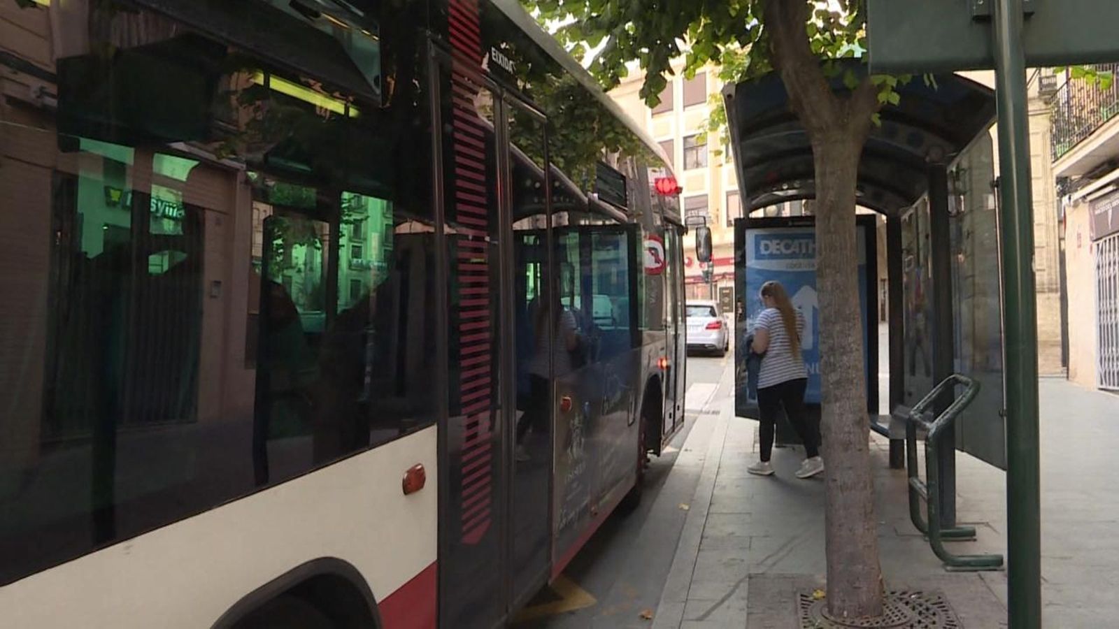 Un autobús de la xarxa EMT de València