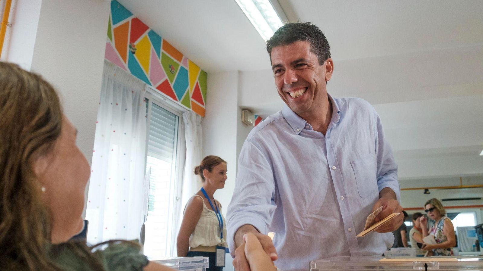 El president de la Generalitat i president del PPCV, Carlos Mazón, vota aquest diumenge