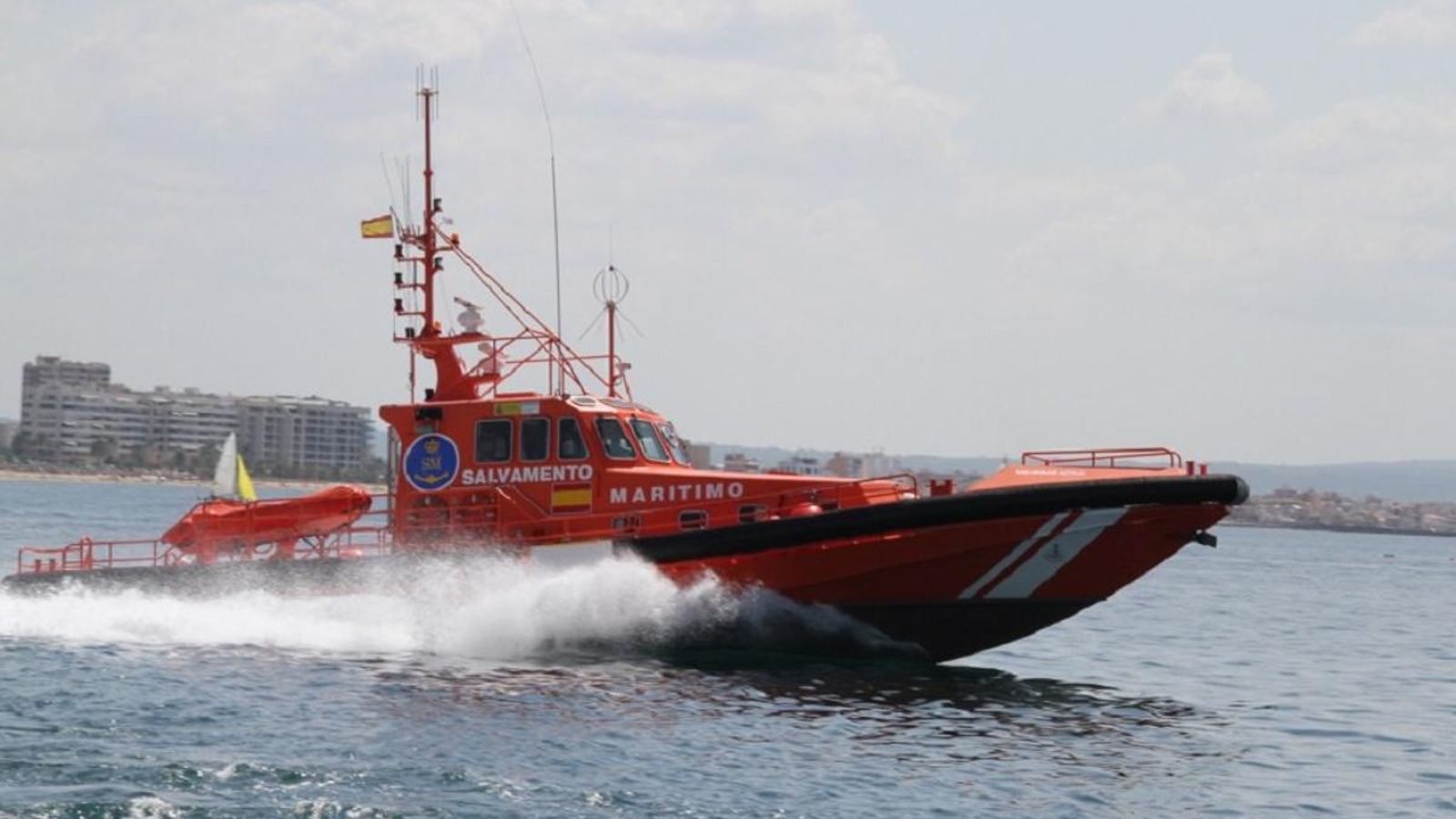 Rescaten 90 persones de dues pasteres al mar d\'Alborán