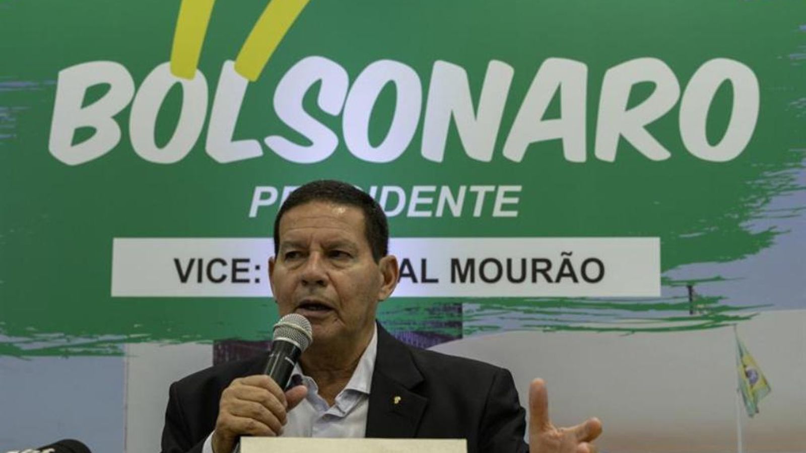 Hamilton Mourao, company de fórmula de l'ultradretà Jair Bolsonaro, durant una conferència de premsa a la ciutat Manaus, Amazones Hamilton Mourao, company de fórmula de l'ultradretà Jair Bolsonaro, durant una conferència de premsa a la ciutat Manaus, Amazones