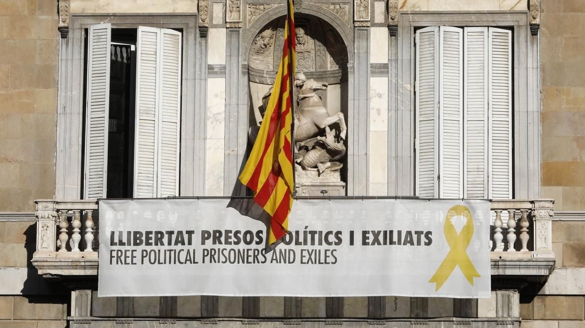 La Junta Electoral es reuneix per a tractar la polèmica sobre els llaços grocs a Catalunya La Junta Electoral es reuneix per a tractar la polèmica sobre els llaços grocs a Catalunya