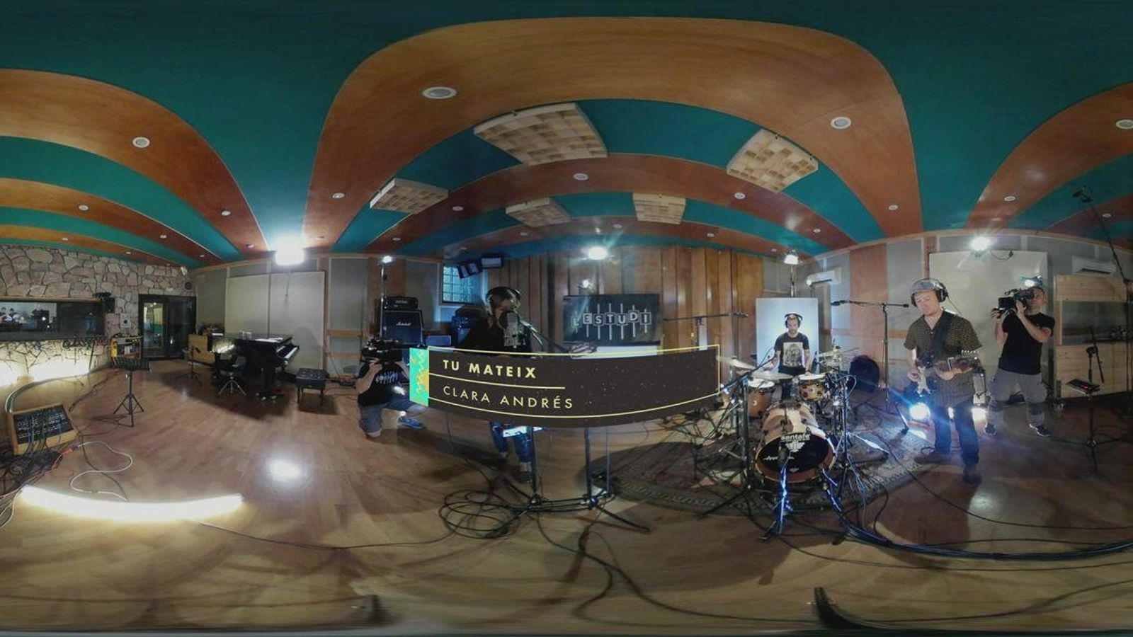 360° | Clara Andrés versiona Atupa