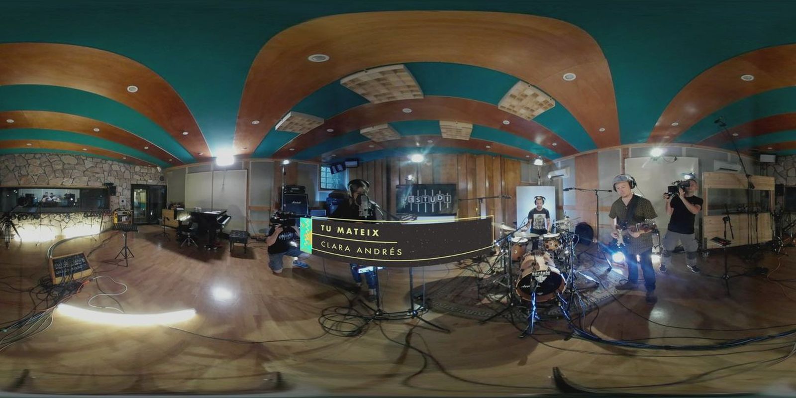 360° | Clara Andrés versiona Atupa
