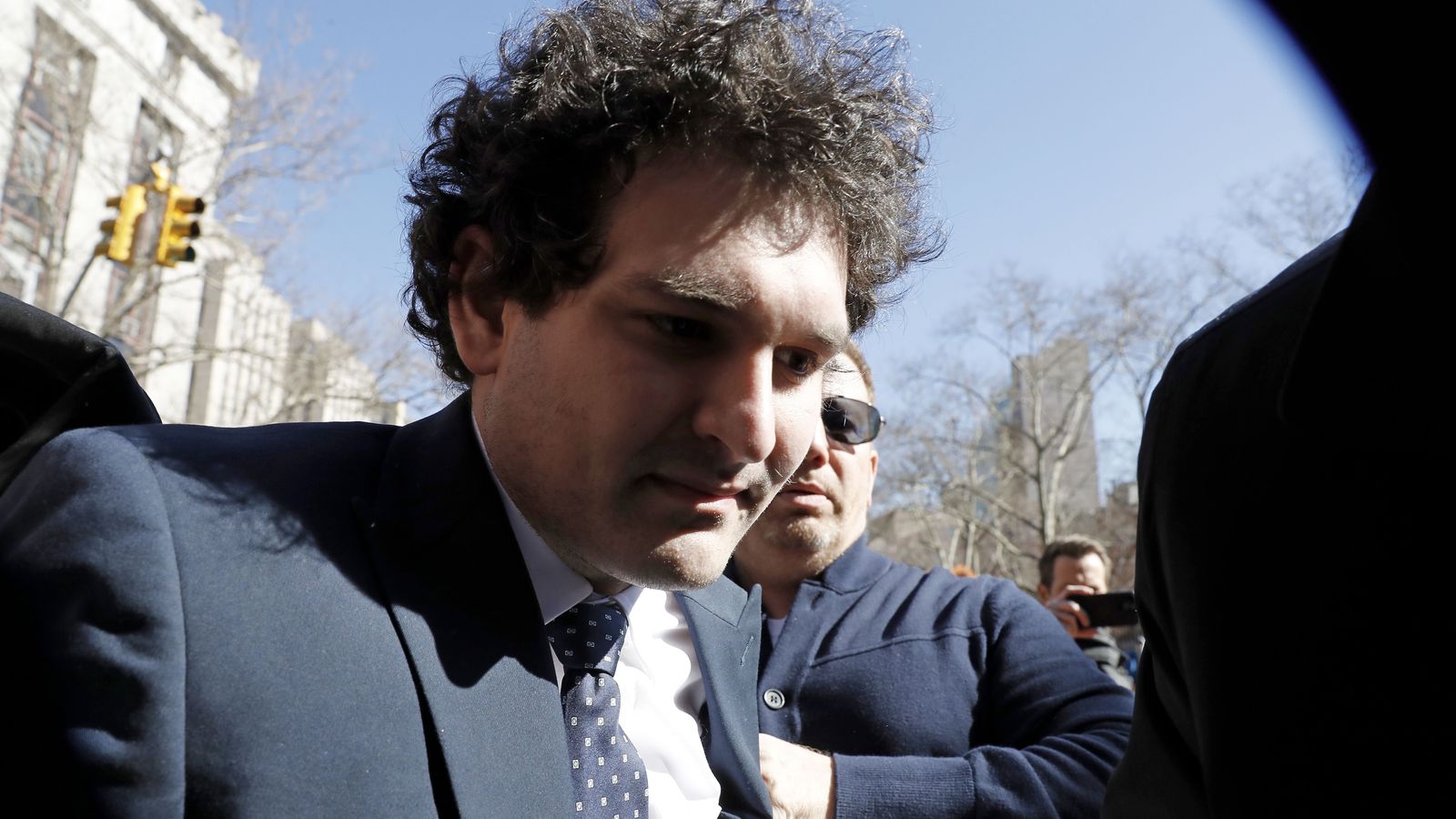 Fotografia d'arxiu amb el fundador de FTX, Sam Bankman-Fried, mentre arriba al tribunal federal a Nova York (els EUA)