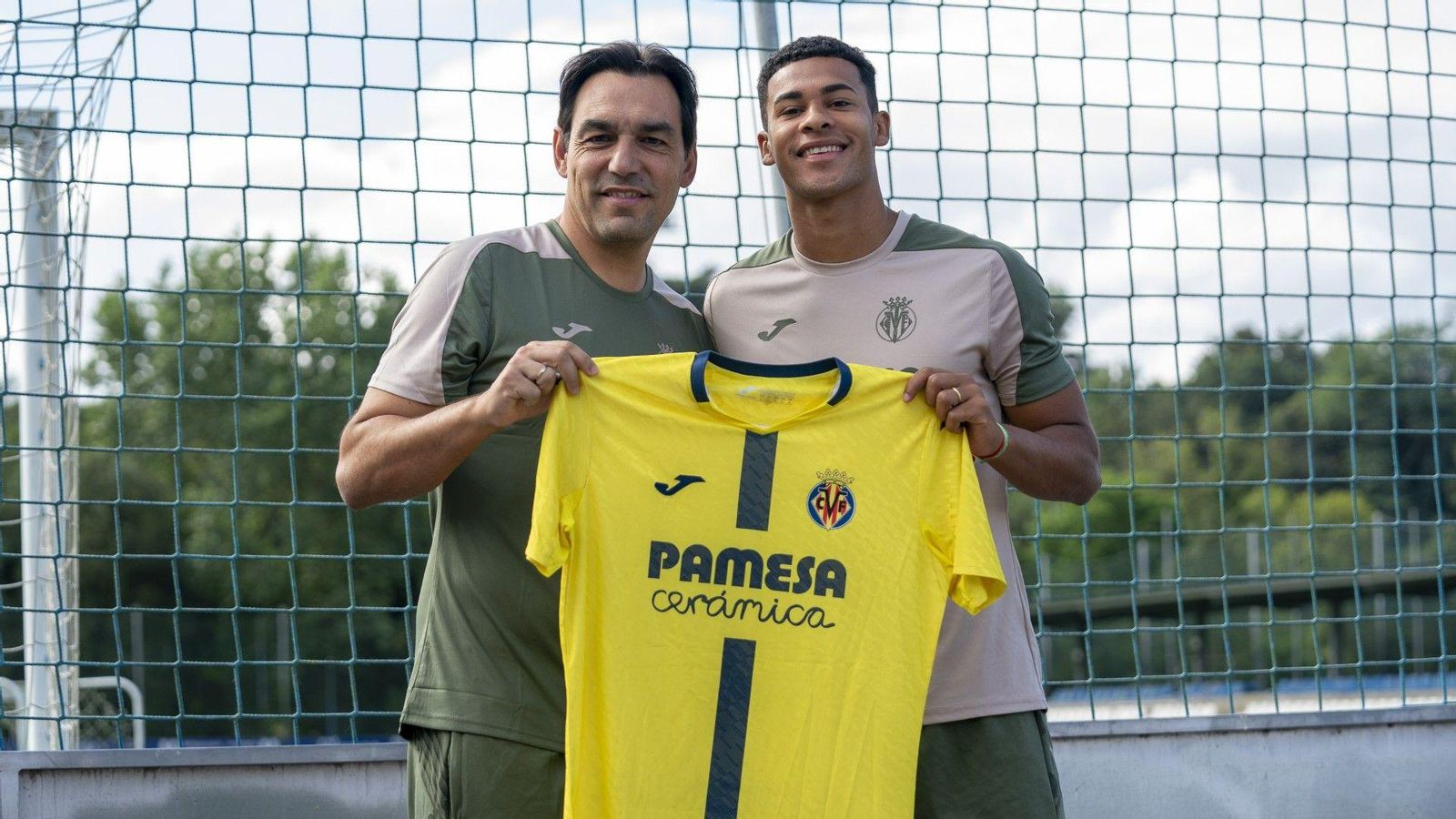 Mouriño, amb la camiseta del Villarreal