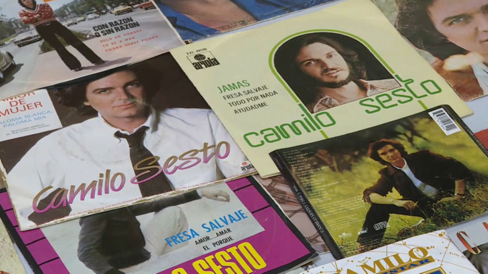 Entre les peces donades hi ha el seu piano o les sandàlies que va utilitzar en 'Jesucrist Superstar'