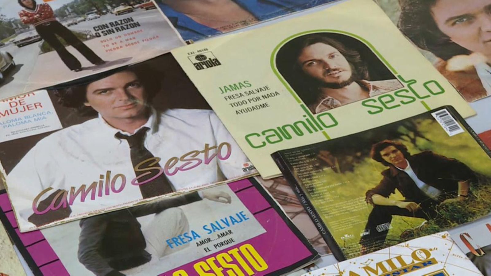 Entre les peces donades hi ha el seu piano o les sandàlies que va utilitzar en 'Jesucrist Superstar'