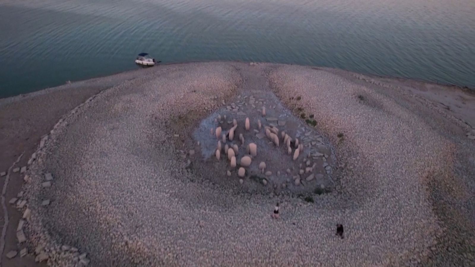 El Dolmen de Guadalperal, col·loquialment conegut com a “Stonehenge espanyol”, es remunta al 5000 aC.