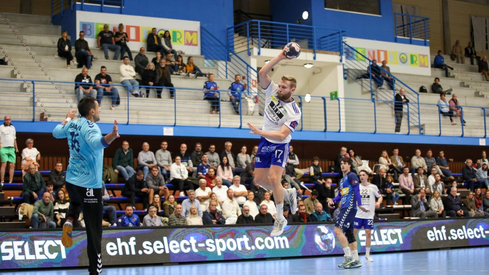 Un llançament del fa un llançament a porteria