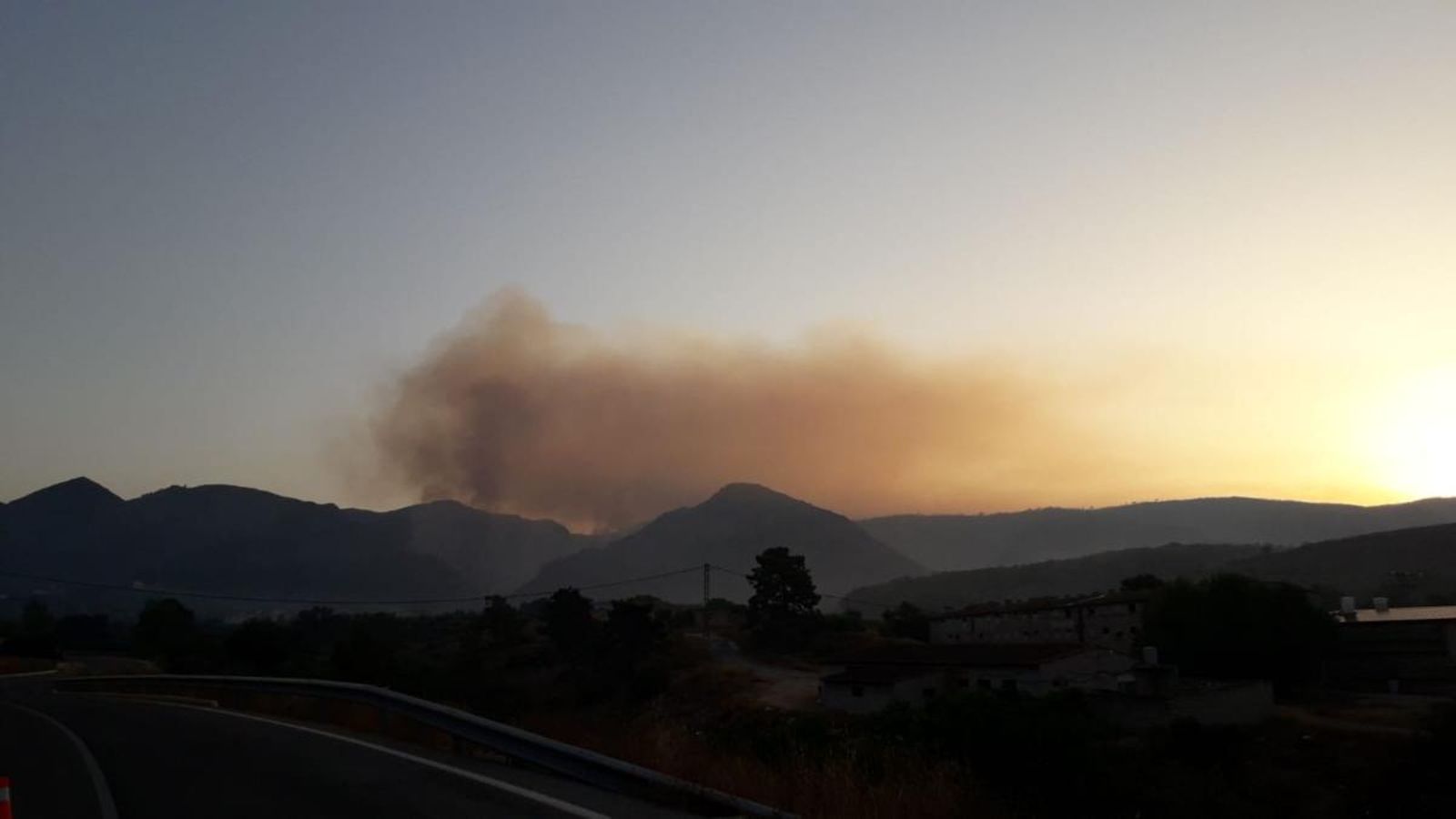 El delegat del Govern a la Comunitat Valenciana assegura que l’augment de les temperaures pot reactivar el foc El delegat del Govern a la Comunitat Valenciana assegura que l’augment de les temperaures pot reactivar el foc
