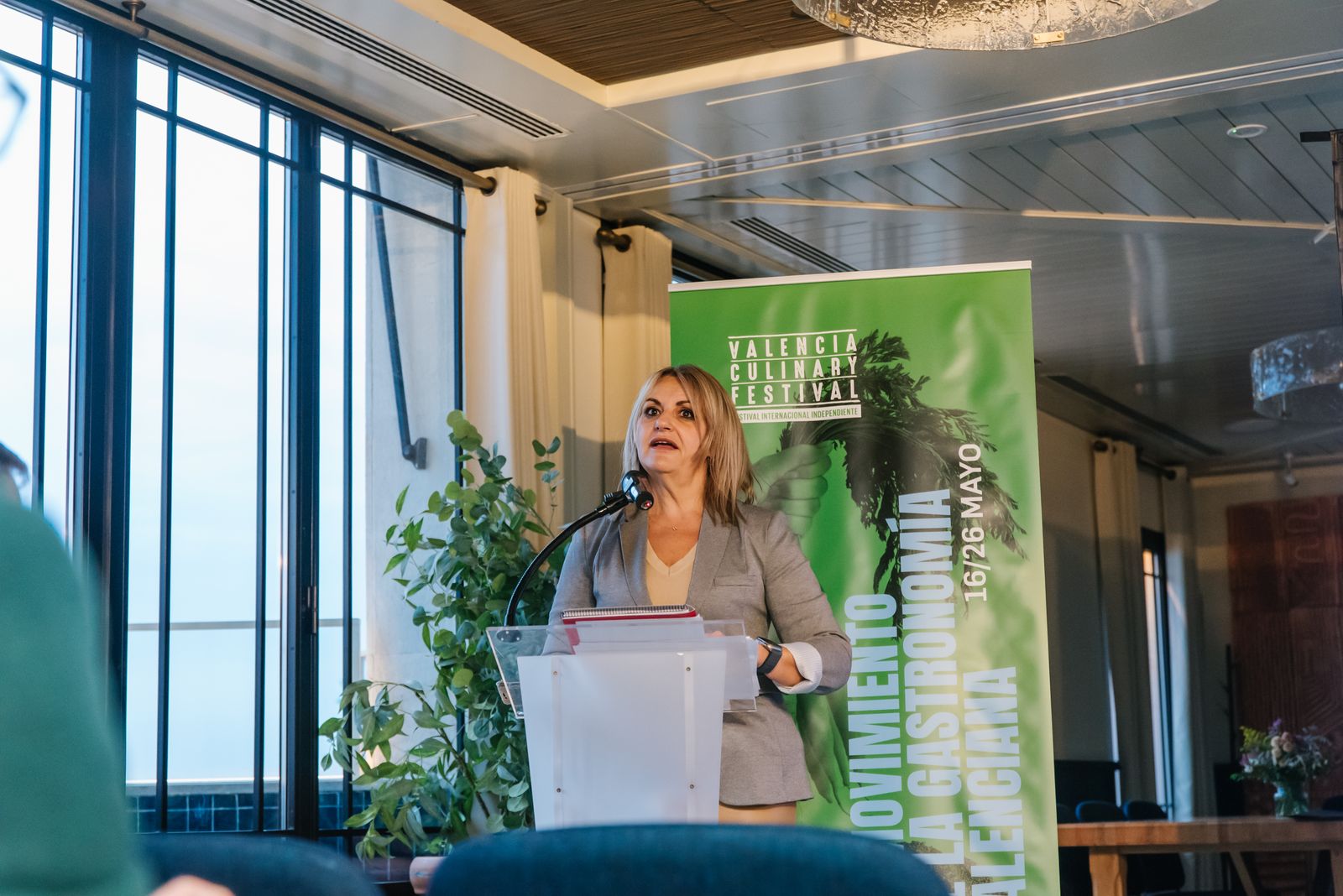 La consellera Nuria Montes durant la presentació de la programació del festival