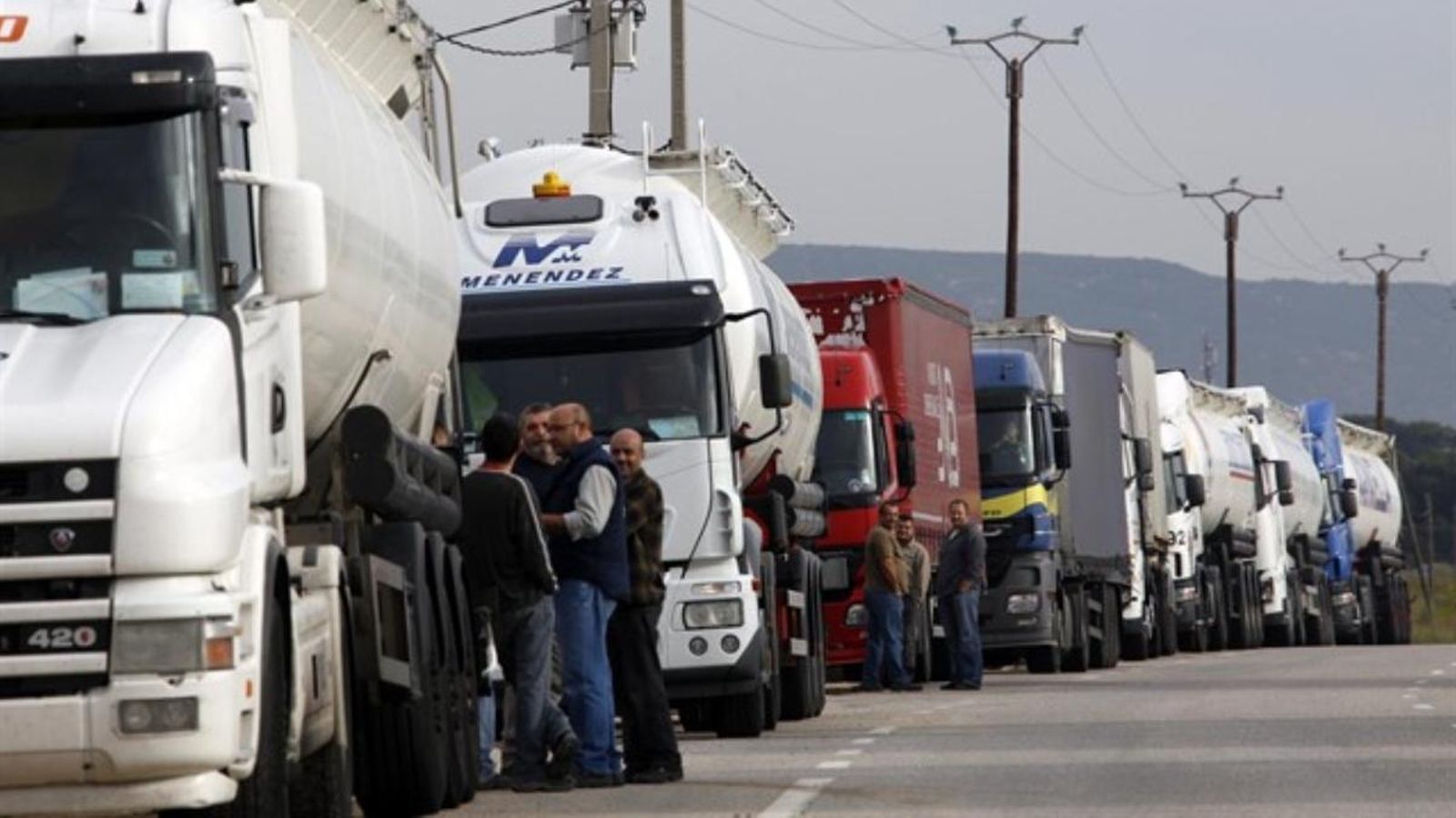 Els camioners autònoms del port de València convoquen protestes per la caiguda de tarifes