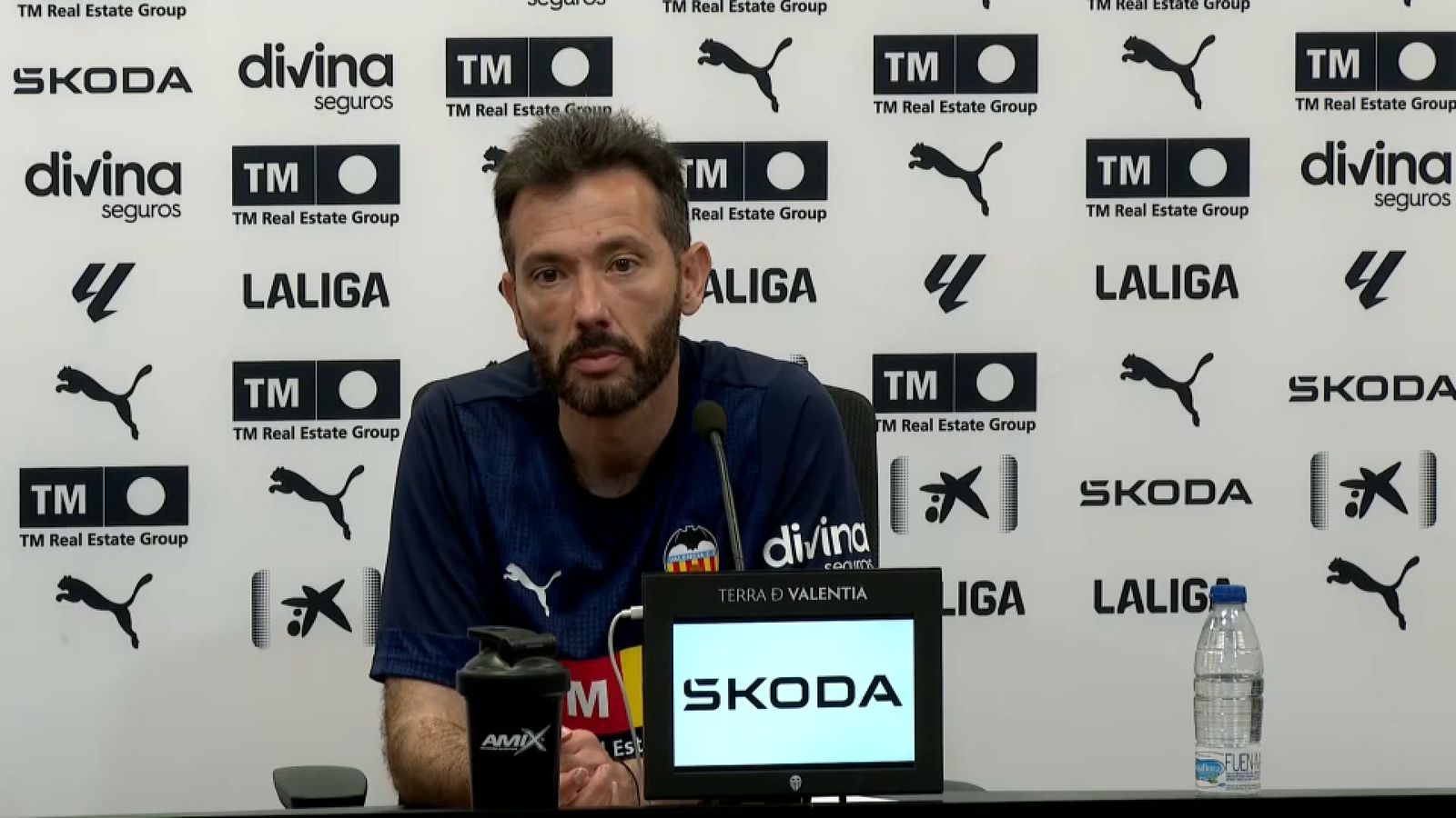 L'entrenador del València CF, Carlos Corberán