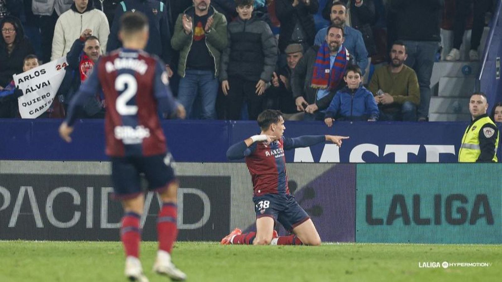 Espí celebra un dels gols